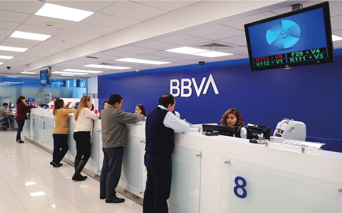 Es legal que los bancos cobren mantenimiento por las cuentas de ahorros